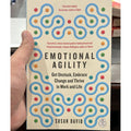 Emotional Agility: Get Unstuck, Embrace Change, and Thrive in Work and Life
Susan David EnglishBookHouse